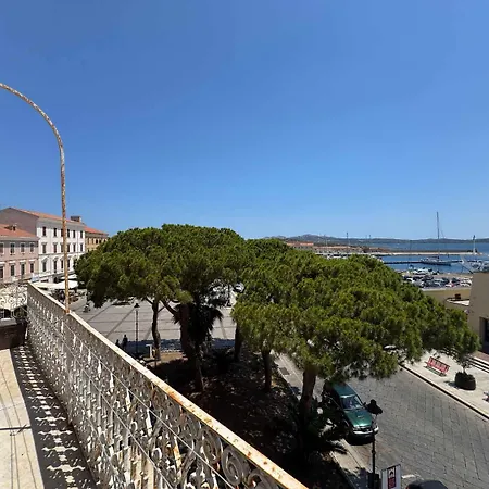 Residenza Garibaldi Vista Mare * La Maddalena