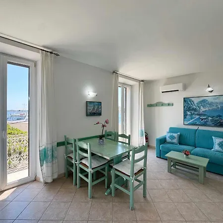 Residenza Garibaldi Vista Mare * La Maddalena